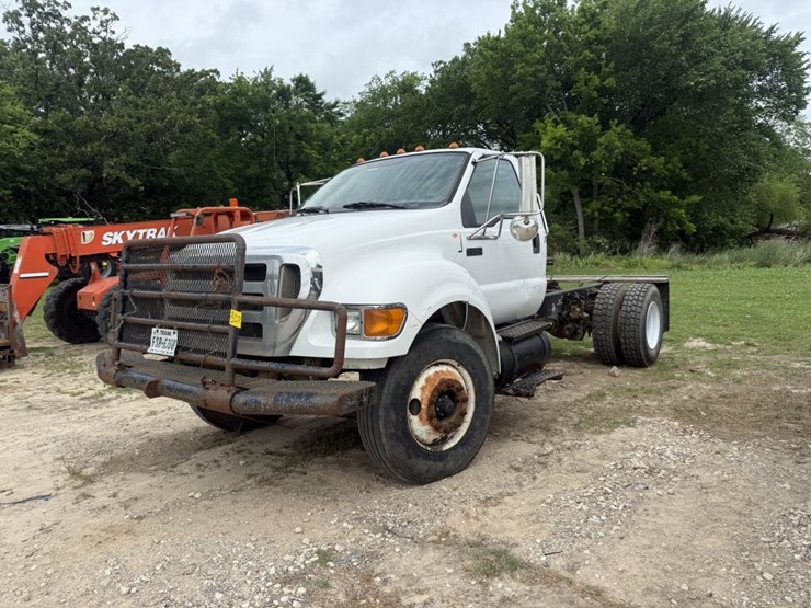 2009-ford-f750-xl-image-1