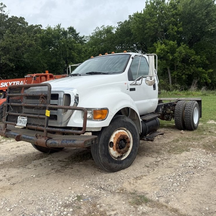 2009 FORD F750 XL