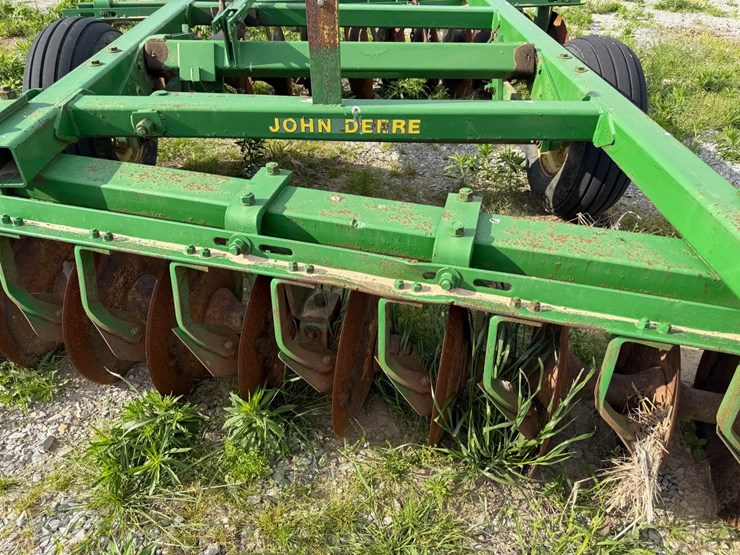 john-deere-225-image-13