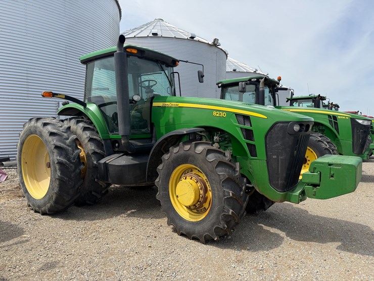 2007-john-deere-8230-image-2