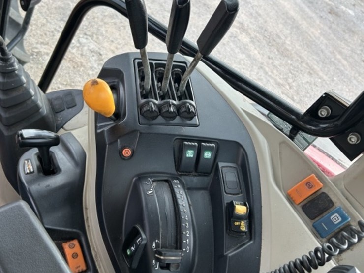 2020-massey-ferguson-5711-image-21