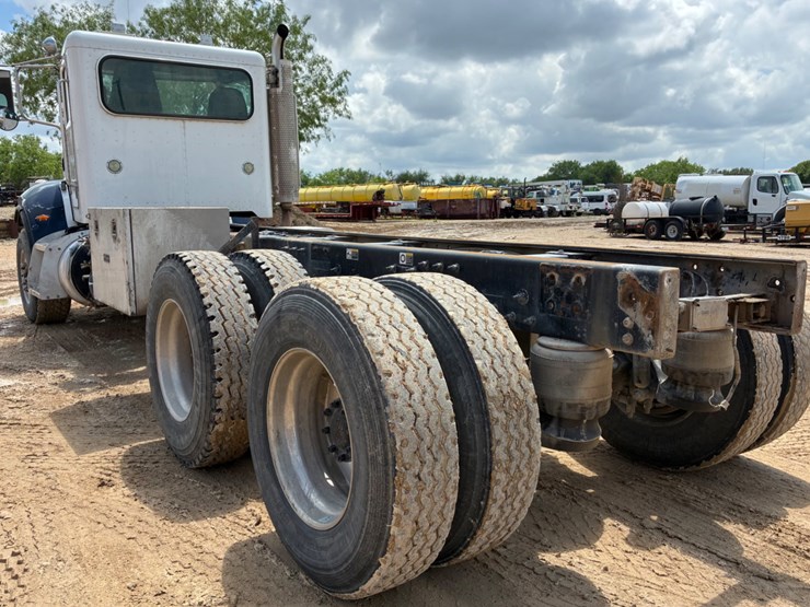 2012-peterbilt-348-image-6