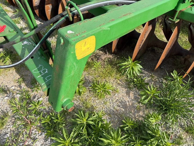 john-deere-225-image-22