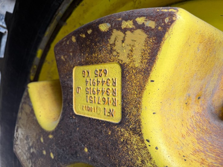 2013-john-deere-8335r-image-12