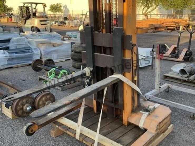 big-joe-electric-forklift-image-4
