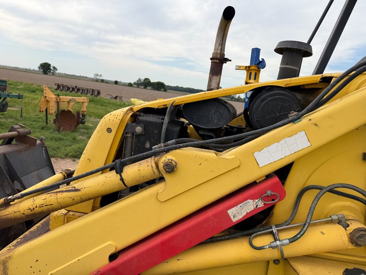 new-holland-lb75b-image-44