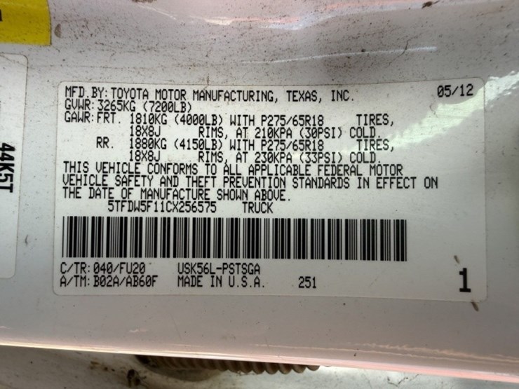 2012-toyota-tundra-sr5-image-10