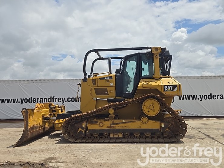 2016-caterpillar-d6n-image-2