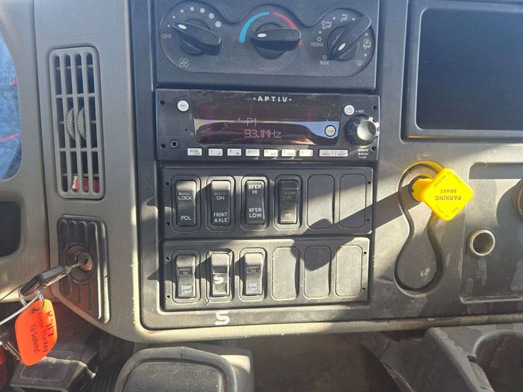 2011-international-workstar-7400-image-34