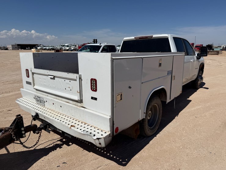 2021-chevrolet-silverado-3500hd-image-3