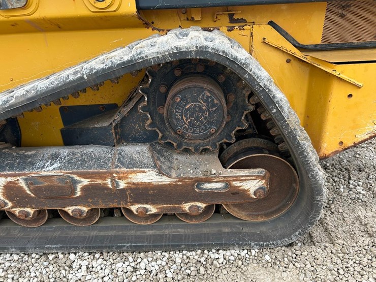 2021-deere-331g-image-18