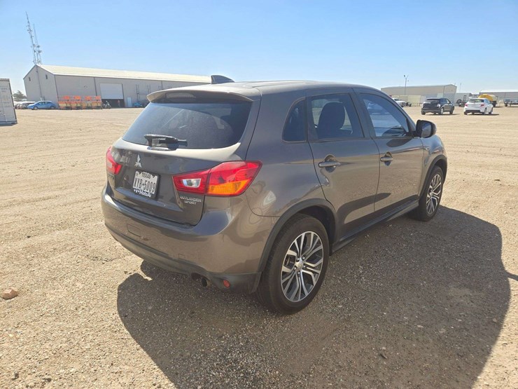 2017-mitsubishi-outlander-image-3