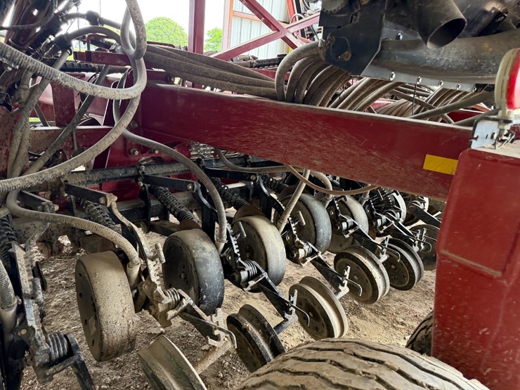 2014-case-ih-36-image-35