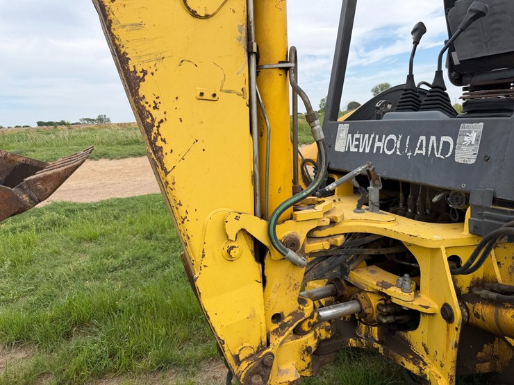 new-holland-lb75b-image-19