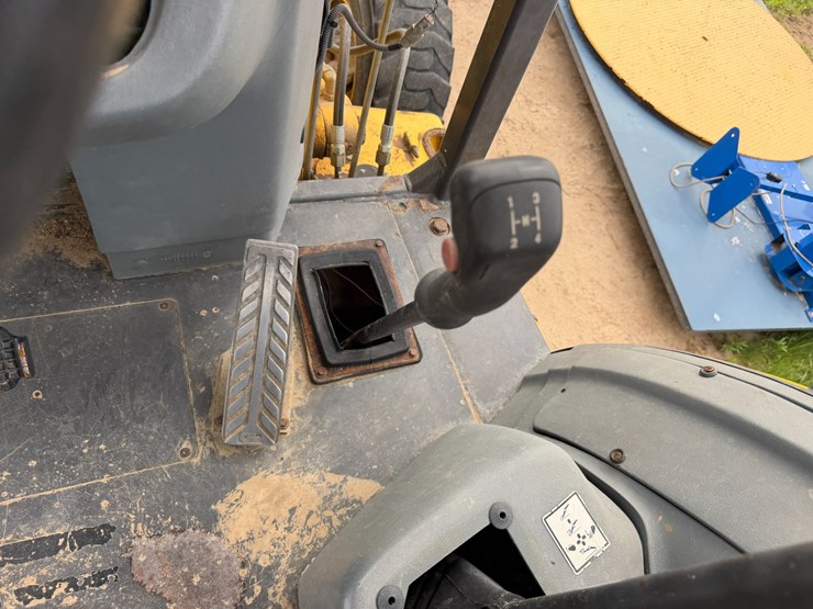 new-holland-lb75b-image-89