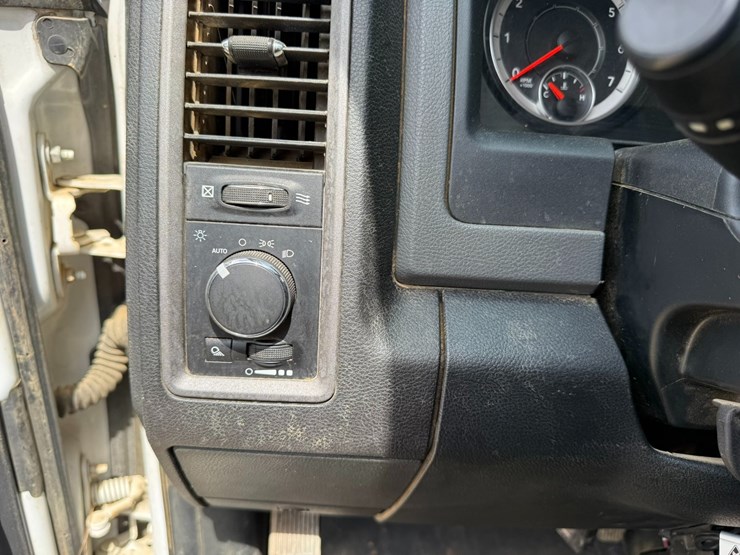 2016-dodge-2500-image-65