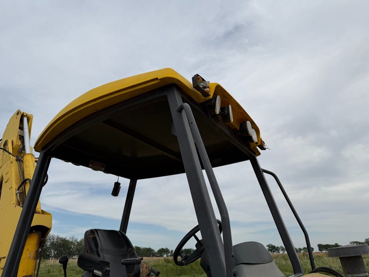 new-holland-lb75b-image-69