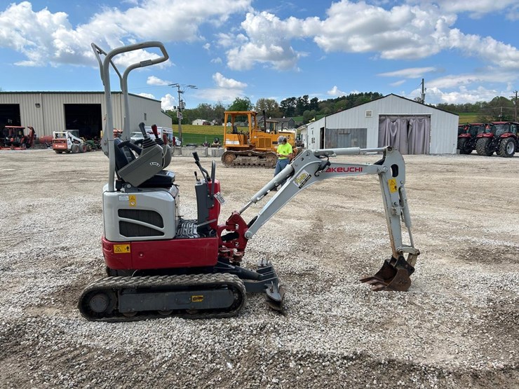 2022-takeuchi-tb210r-image-5