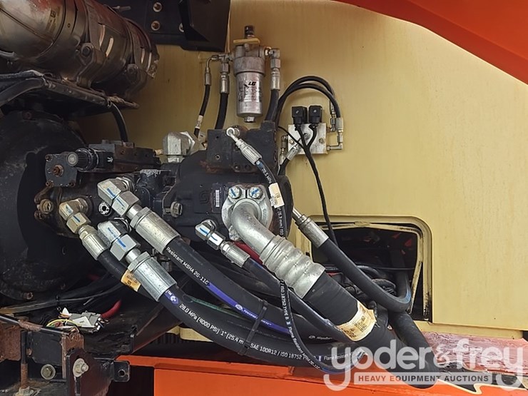 2016-jlg-800aj-image-40