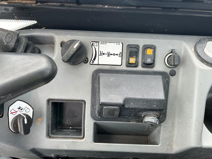 2022-bobcat-e60-image-25