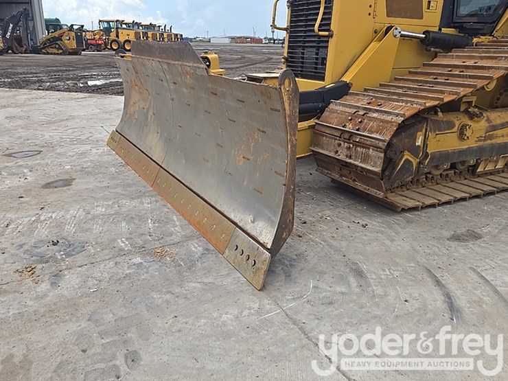 2016-caterpillar-d6n-image-23