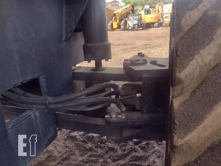 2013-jlg-800s-image-26