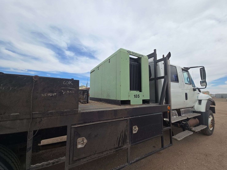 2011-international-7400-image-8