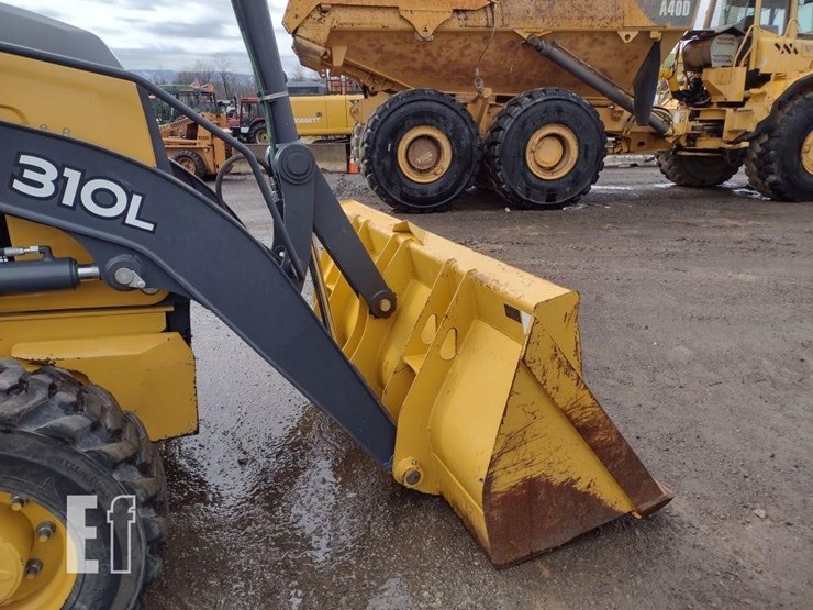 2020-deere-310l-image-18