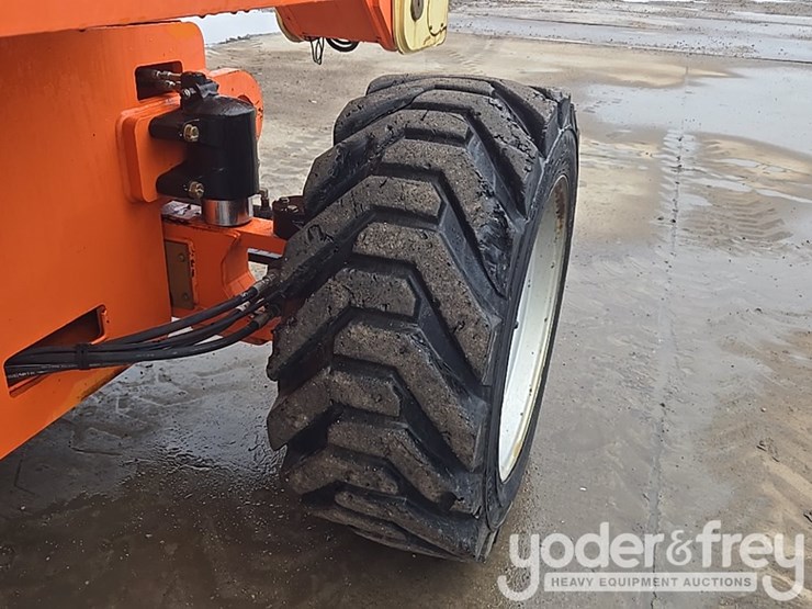 2016-jlg-800aj-image-14