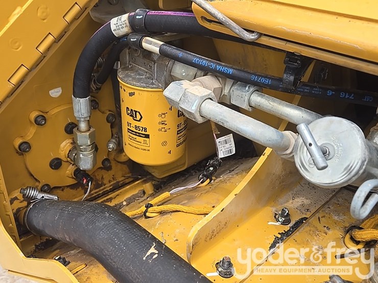 2016-caterpillar-d6n-image-50