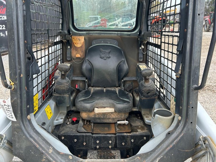 2021-bobcat-t450-image-12