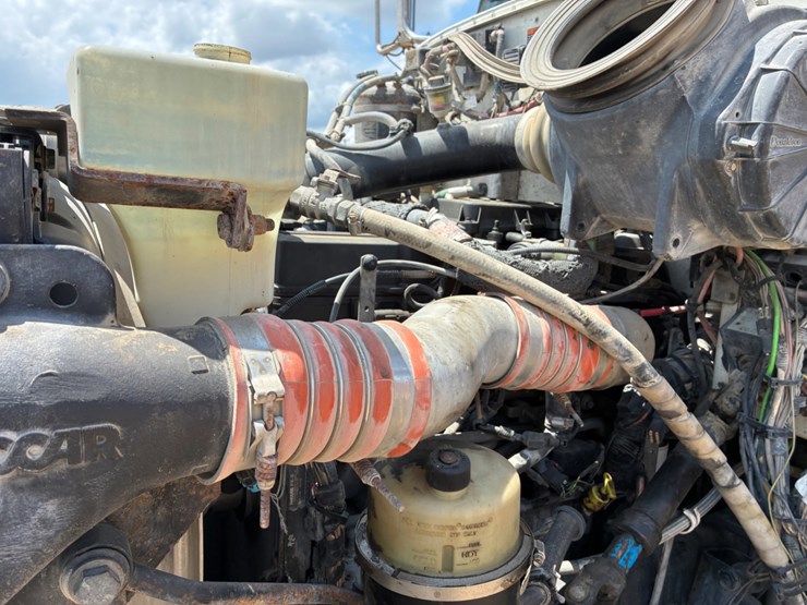 2012-peterbilt-348-image-16