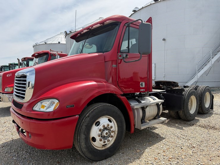 #46859-•-2007-freightliner-columbia-t/a-daycab-truck-tractor-vin:-1fujf0cv37lx21098-image-1