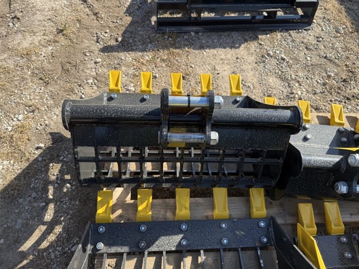 23in-mini-ex-rock-bucket-image-2