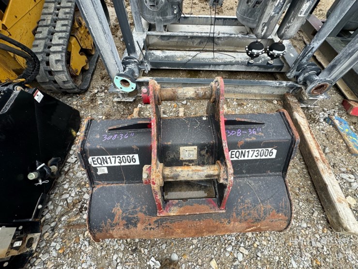 36"-digging-bucket-image-3