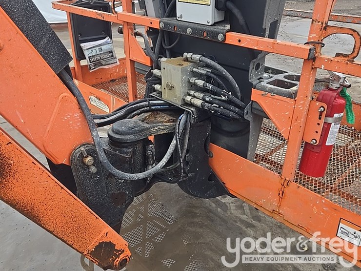 2016-jlg-800aj-image-29