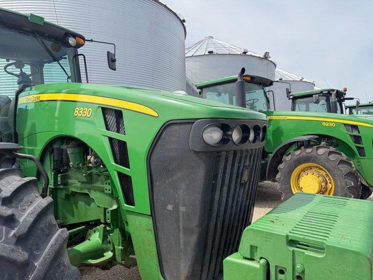2007-john-deere-8330-image-35