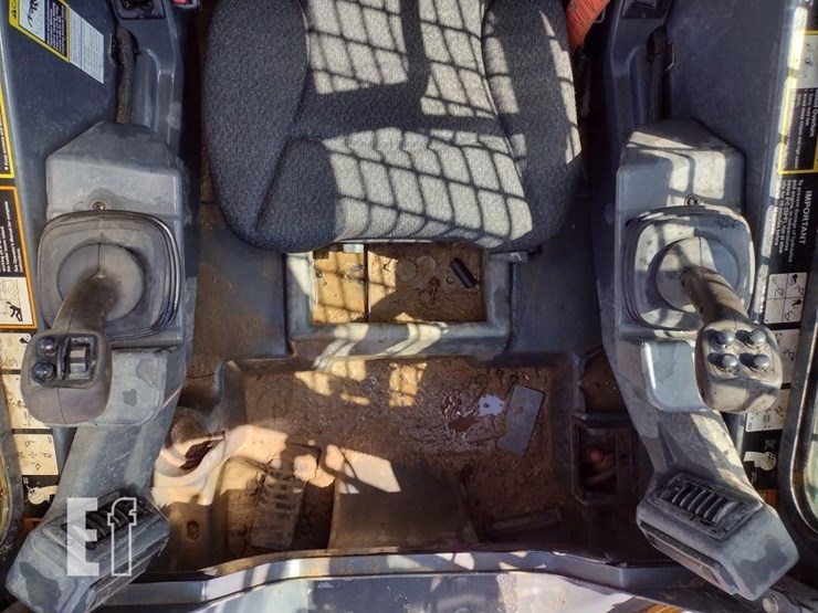 2023-deere-325g-image-10