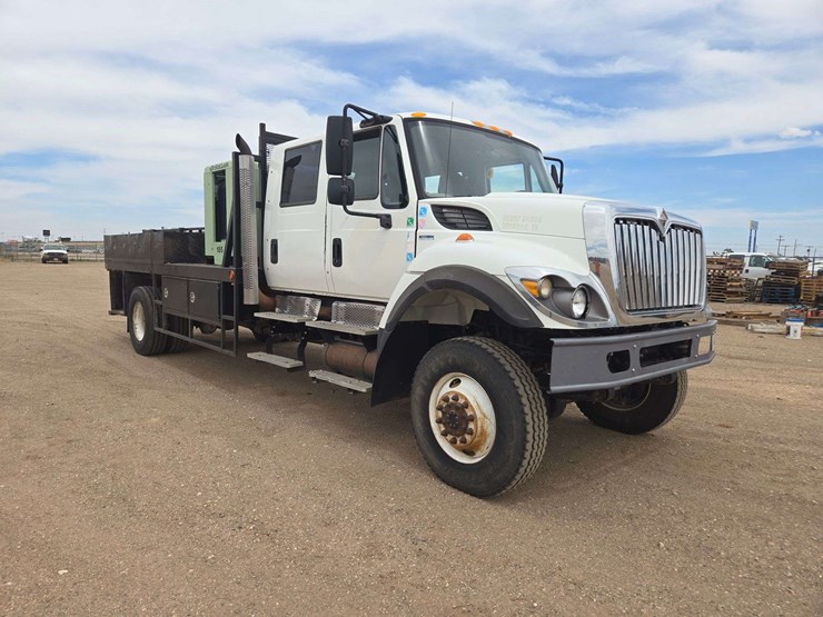 2011-international-7400-image-2