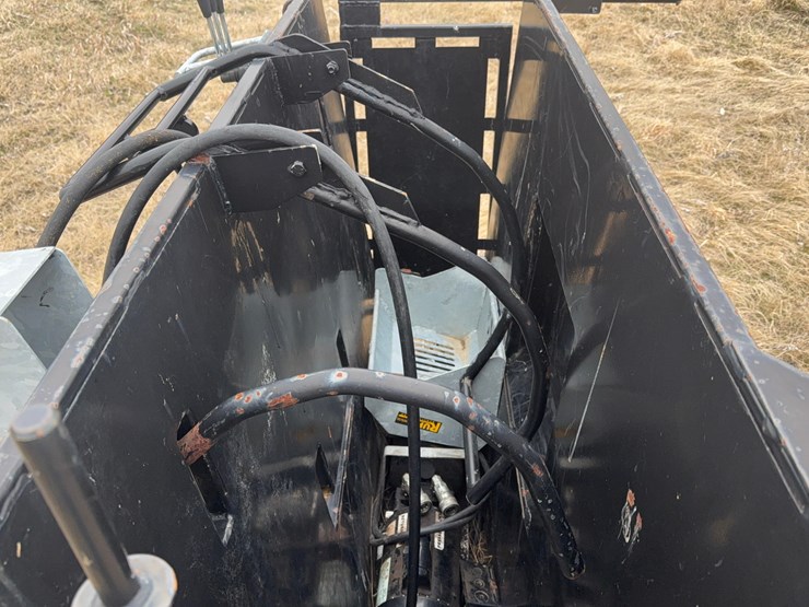 rupp-hydraulic-calf-table-image-12