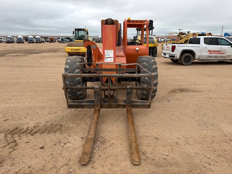 2013-jlg-8042-image-2