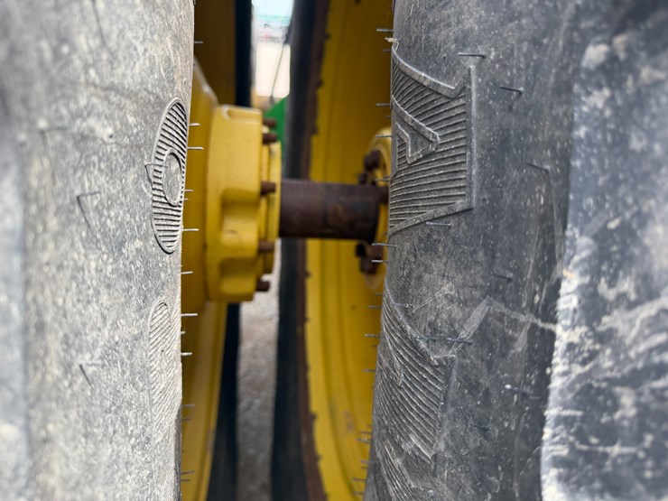 2013-john-deere-8335r-image-15