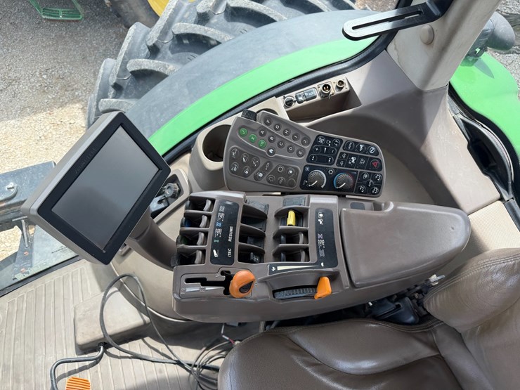 2013-john-deere-8335r-image-64