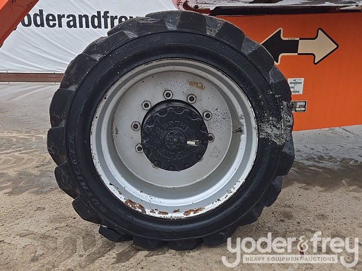 2016-jlg-800aj-image-19