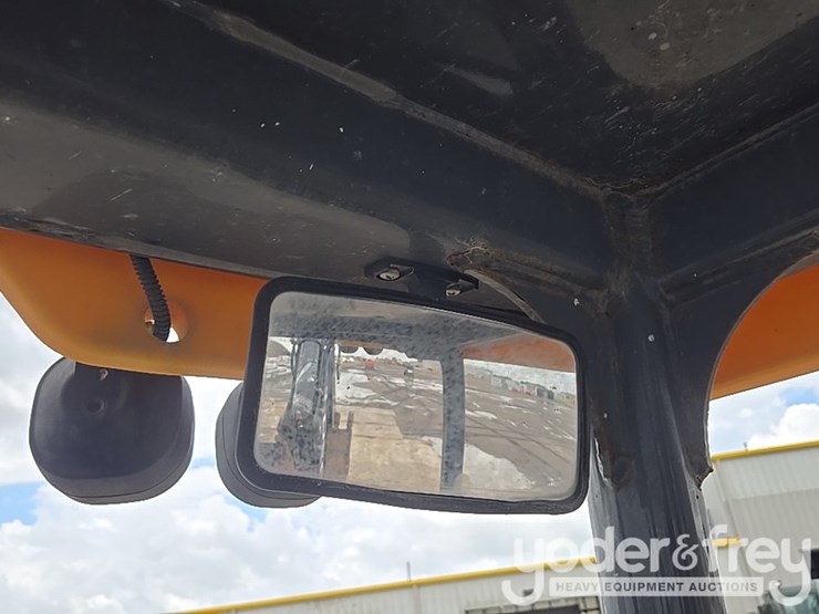2019-deere-310l-image-70