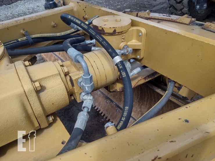 2010-caterpillar-120m-image-25