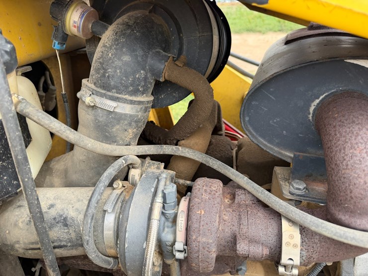 new-holland-lb75b-image-79