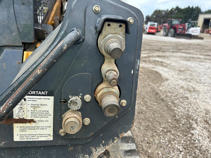 2021-deere-331g-image-11