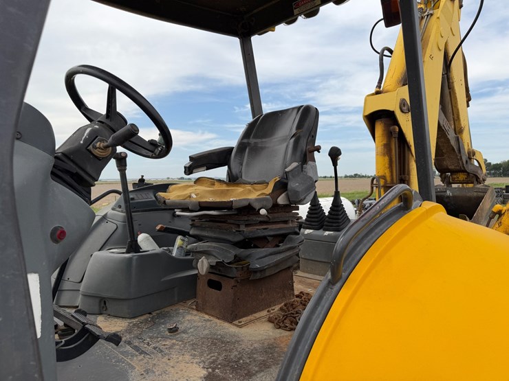 new-holland-lb75b-image-86