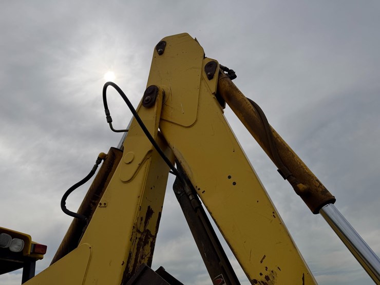 new-holland-lb75b-image-27